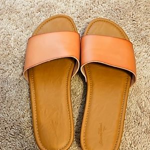 Universal Thread Sandal